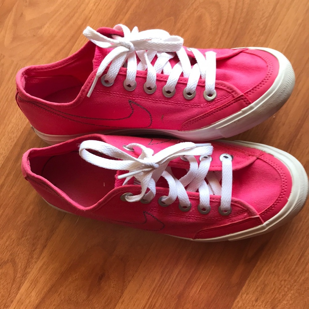 Nike Low Top Canvas